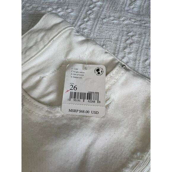 Free People Women’s White Distressed Cut-Off Shorts, size 26, NWT - Picture 3 of 11
